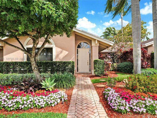 Продажа дома по адресу 2011 NE 211th Ter - фото 7518689