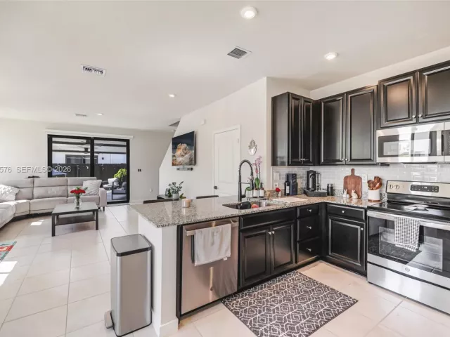 Продажа дома по адресу 10902 SW 232nd Ter - фото 7602119