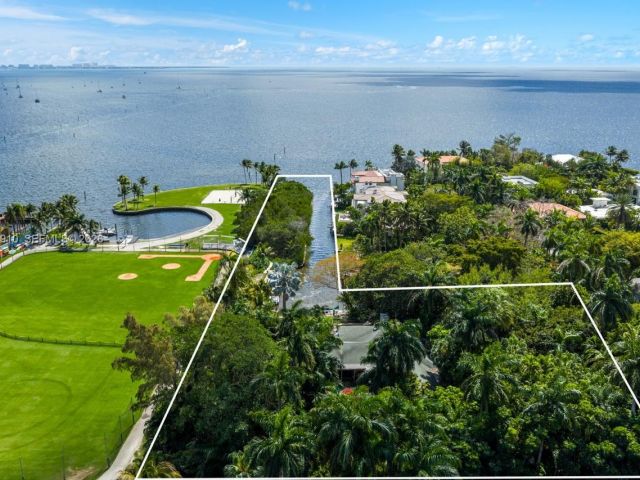 Продажа дома по адресу 3373 Poinciana Ave - фото 7531960