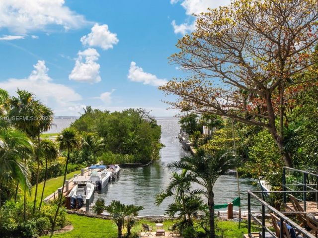 Продажа дома по адресу 3373 Poinciana Ave - фото 7531963