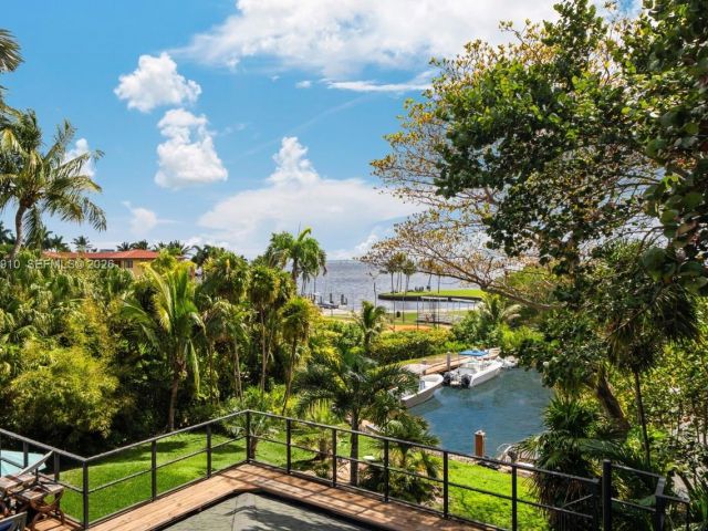 Продажа дома по адресу 3373 Poinciana Ave - фото 7531965