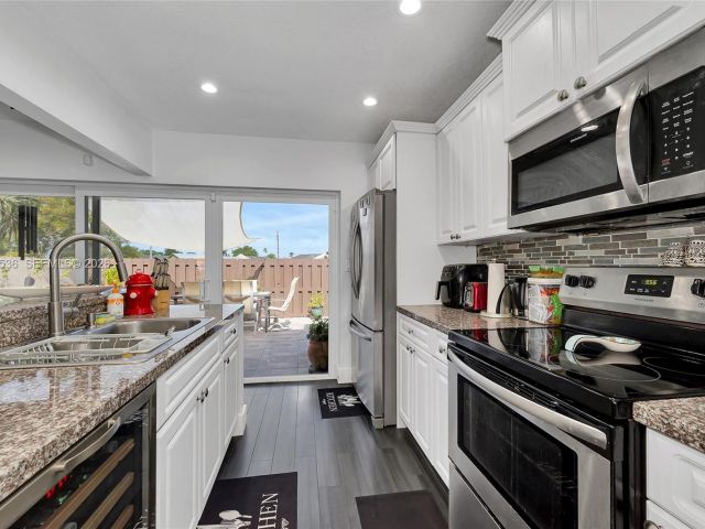 Продажа дома по адресу 12324 SW 111th S Canal St Rd - фото 7518769