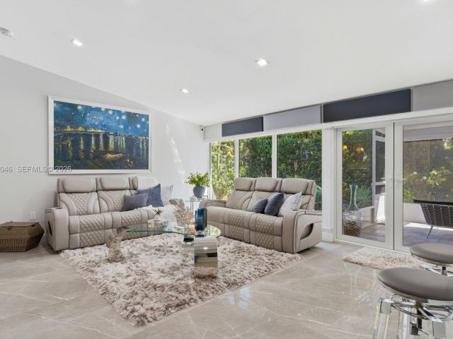 Продажа дома по адресу 430 Candia Ave - фото 7521230