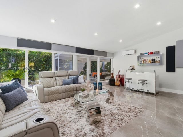 Продажа дома по адресу 430 Candia Ave - фото 7521231