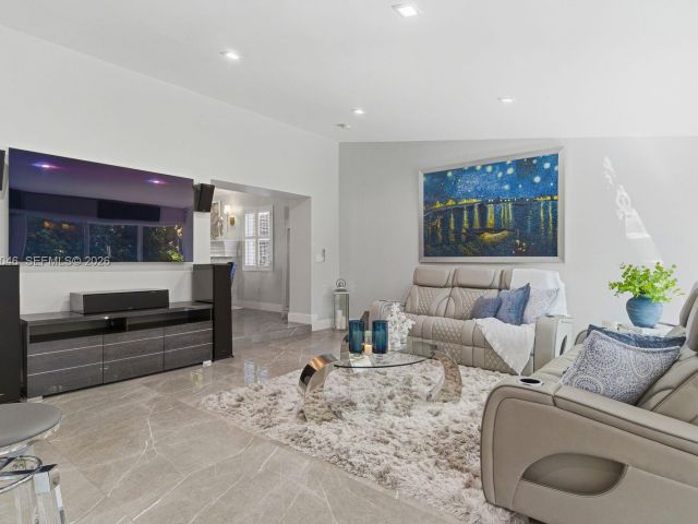 Продажа дома по адресу 430 Candia Ave - фото 7521232