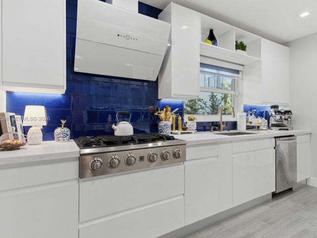 Продажа дома по адресу 430 Candia Ave - фото 7521237