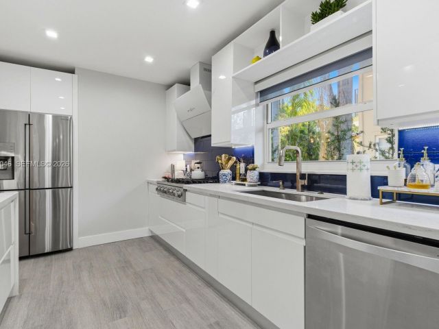 Продажа дома по адресу 430 Candia Ave - фото 7521238