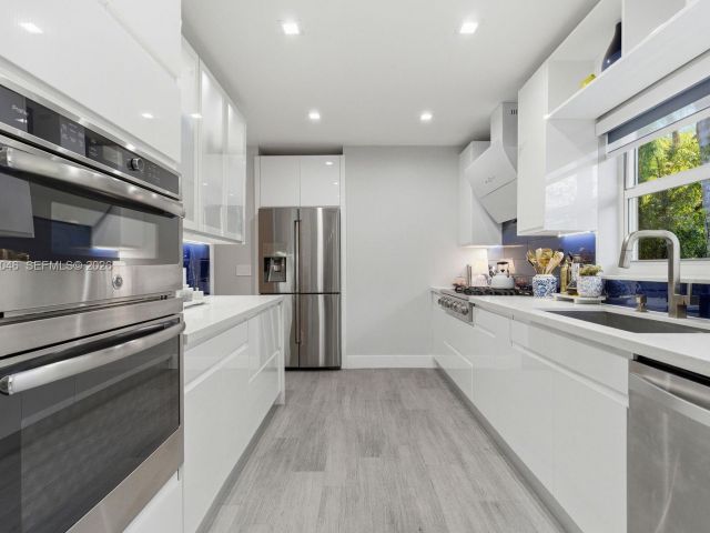 Продажа дома по адресу 430 Candia Ave - фото 7521239