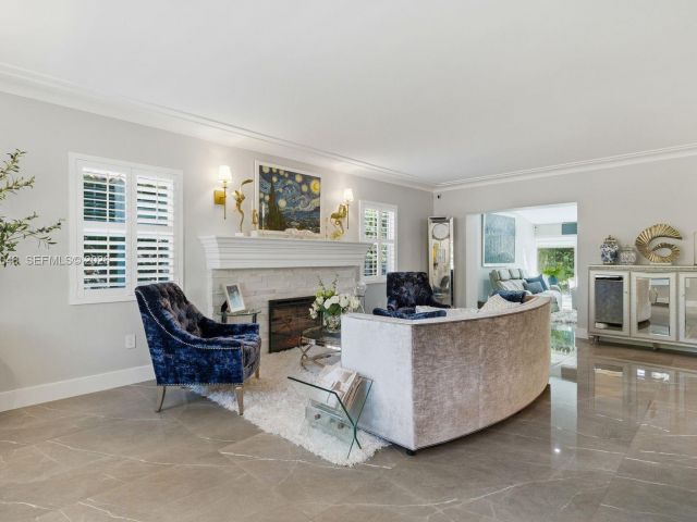 Продажа дома по адресу 430 Candia Ave - фото 7521244