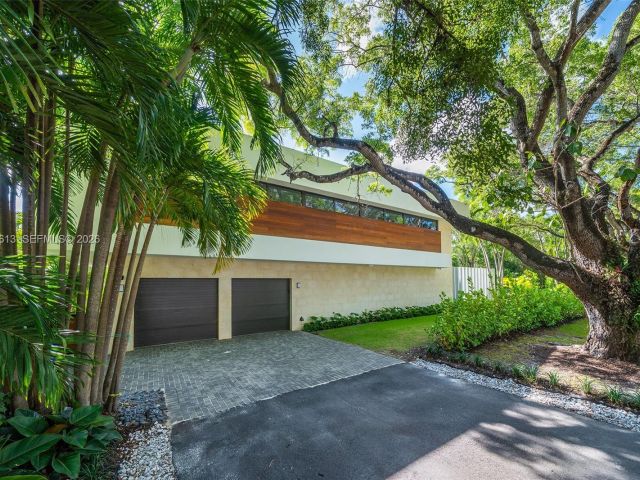 Продажа дома по адресу 4041 S Le Jeune Rd - фото 7518732