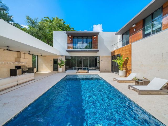 Продажа дома по адресу 4041 S Le Jeune Rd - фото 7518733