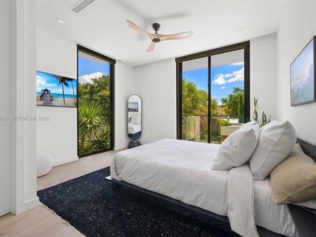 Продажа дома по адресу 4041 S Le Jeune Rd - фото 7518742