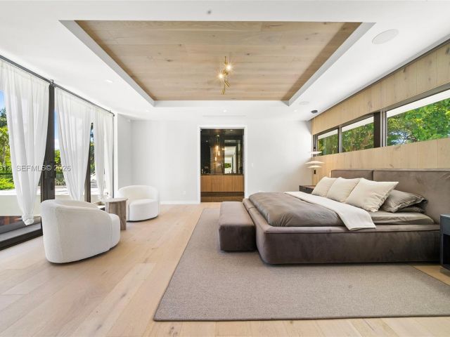 Продажа дома по адресу 4041 S Le Jeune Rd - фото 7518745