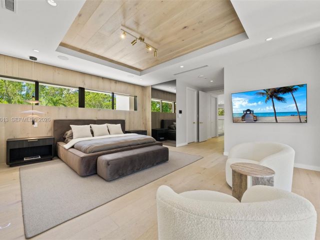 Продажа дома по адресу 4041 S Le Jeune Rd - фото 7518748