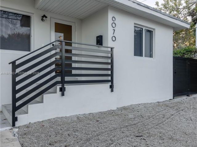 Продажа дома по адресу 6070 SW 42nd St - фото 7518692