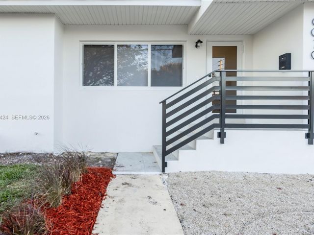 Продажа дома по адресу 6070 SW 42nd St - фото 7518693