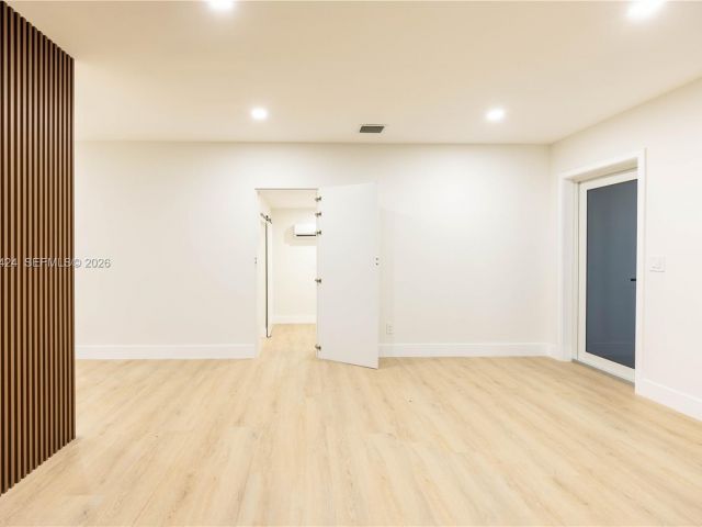 Продажа дома по адресу 6070 SW 42nd St - фото 7518695