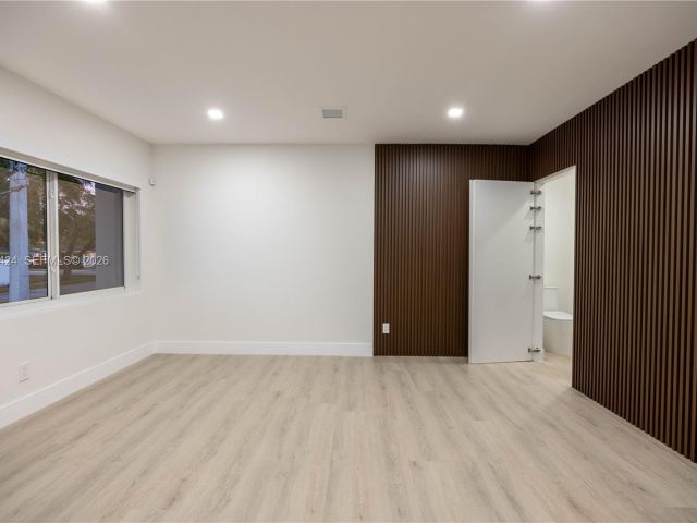 Продажа дома по адресу 6070 SW 42nd St - фото 7518697