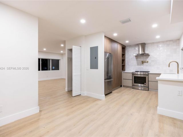 Продажа дома по адресу 6070 SW 42nd St - фото 7518700