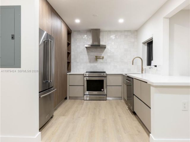 Продажа дома по адресу 6070 SW 42nd St - фото 7518701