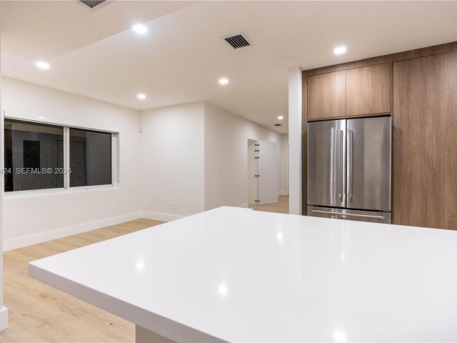 Продажа дома по адресу 6070 SW 42nd St - фото 7518703