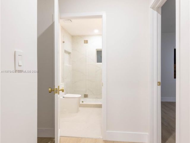 Продажа дома по адресу 6070 SW 42nd St - фото 7518705