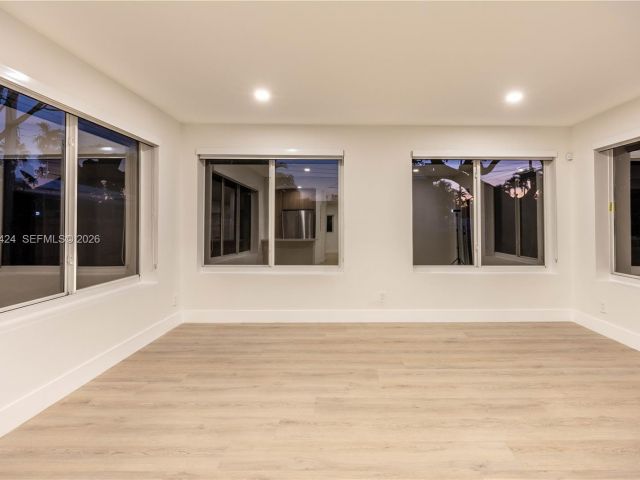 Продажа дома по адресу 6070 SW 42nd St - фото 7518708