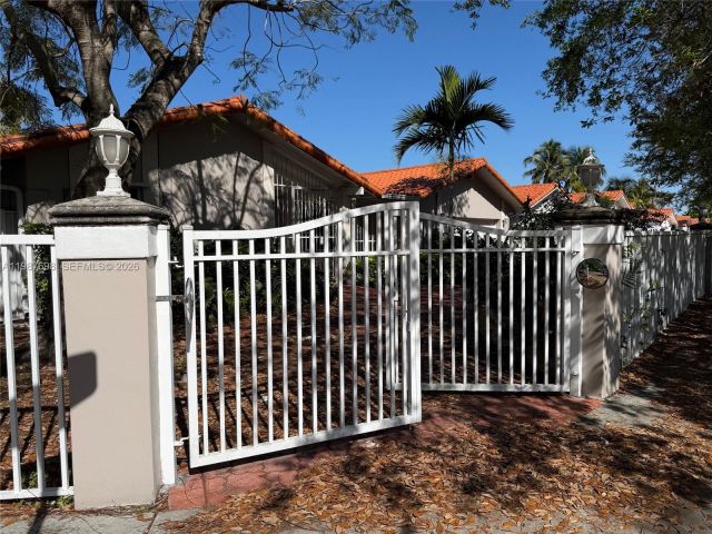 Продажа дома по адресу 1220 SW 103rd Ct - фото 7518712