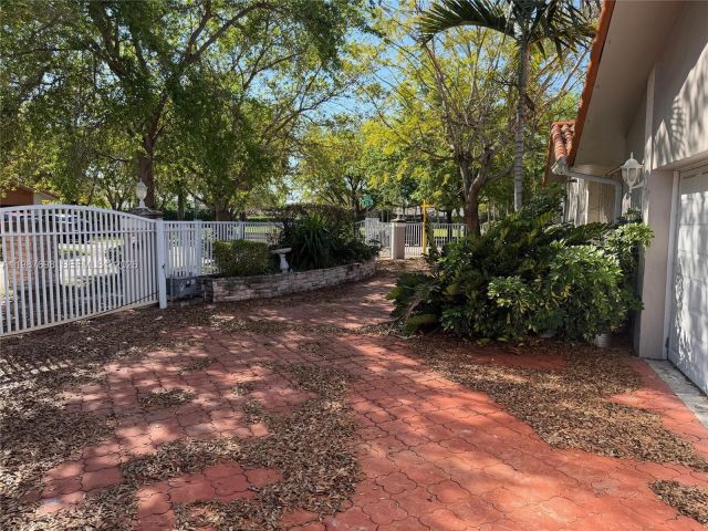 Продажа дома по адресу 1220 SW 103rd Ct - фото 7518715