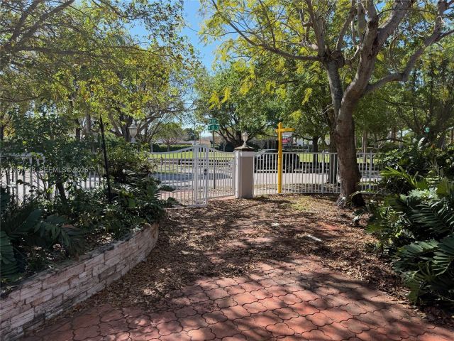 Продажа дома по адресу 1220 SW 103rd Ct - фото 7518716