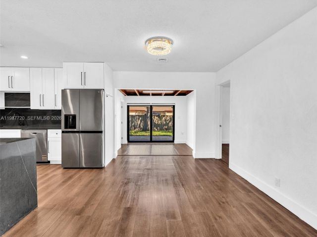 Дом в аренду по адресу 3193 Taft St - фото 7518909