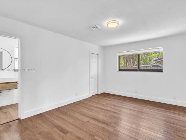 Дом в аренду по адресу 3193 Taft St - фото 7518914