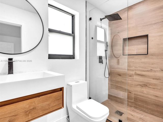 Дом в аренду по адресу 3193 Taft St - фото 7518916