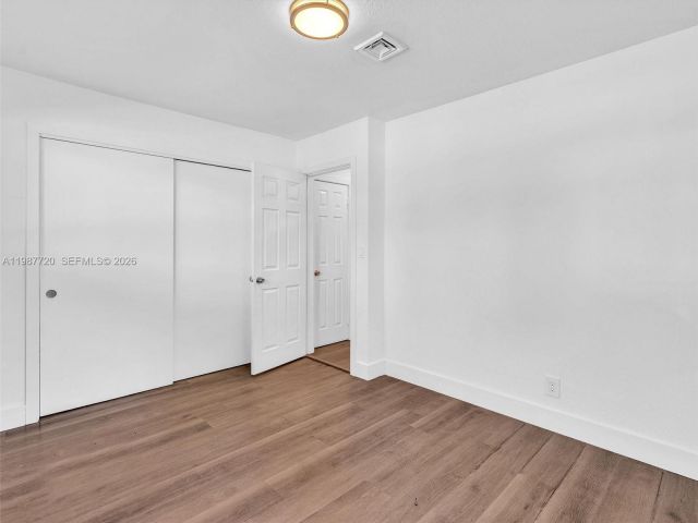 Дом в аренду по адресу 3193 Taft St - фото 7518918