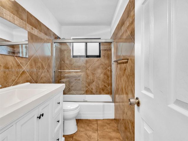 Дом в аренду по адресу 3193 Taft St - фото 7518919