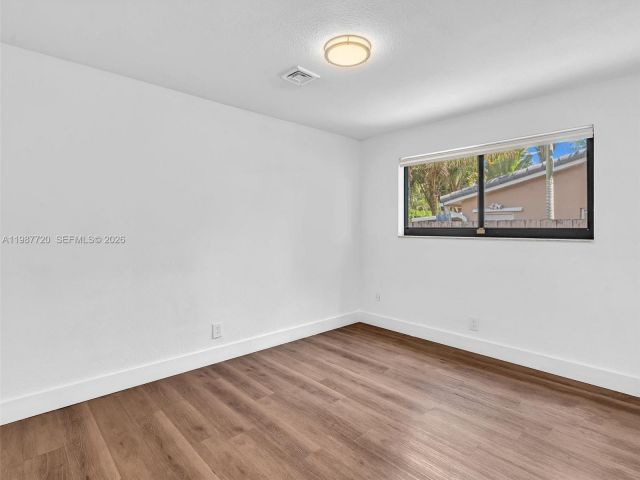 Дом в аренду по адресу 3193 Taft St - фото 7518920