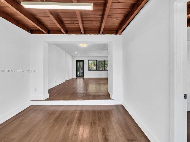 Дом в аренду по адресу 3193 Taft St - фото 7518923