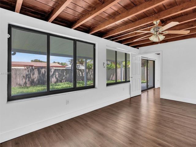 Дом в аренду по адресу 3193 Taft St - фото 7518925