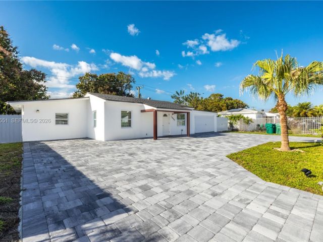 Дом в аренду по адресу 10050 SW 171st St 10050 - фото 7518612