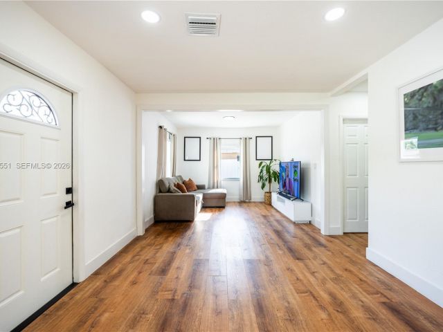 Дом в аренду по адресу 10050 SW 171st St 10050 - фото 7518614