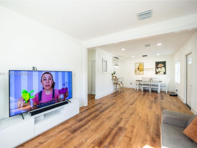 Дом в аренду по адресу 10050 SW 171st St 10050 - фото 7518615