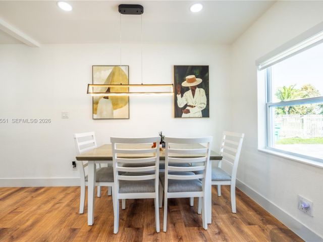 Дом в аренду по адресу 10050 SW 171st St 10050 - фото 7518617