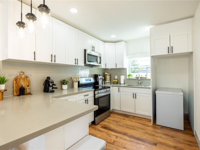 Дом в аренду по адресу 10050 SW 171st St 10050 - фото 7518619