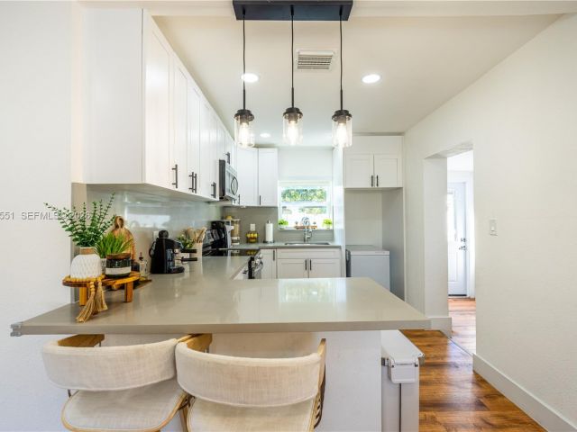 Дом в аренду по адресу 10050 SW 171st St 10050 - фото 7518620