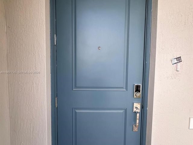 Дом в аренду по адресу 17173 SW 1st St - фото 7518475