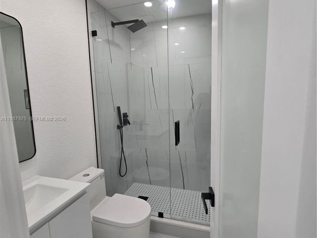 Дом в аренду по адресу 5551 NW 175th St 1 - фото 7519029