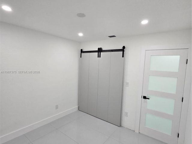 Дом в аренду по адресу 5551 NW 175th St 1 - фото 7519032