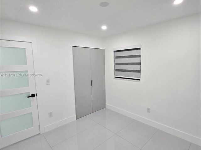 Дом в аренду по адресу 5551 NW 175th St 1 - фото 7519033