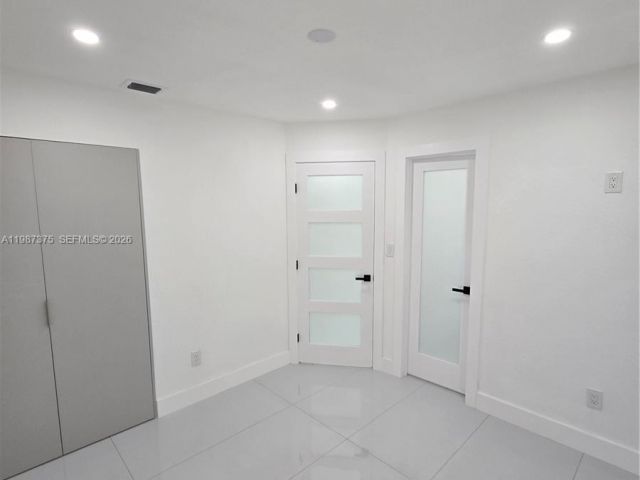 Дом в аренду по адресу 5551 NW 175th St 1 - фото 7519035