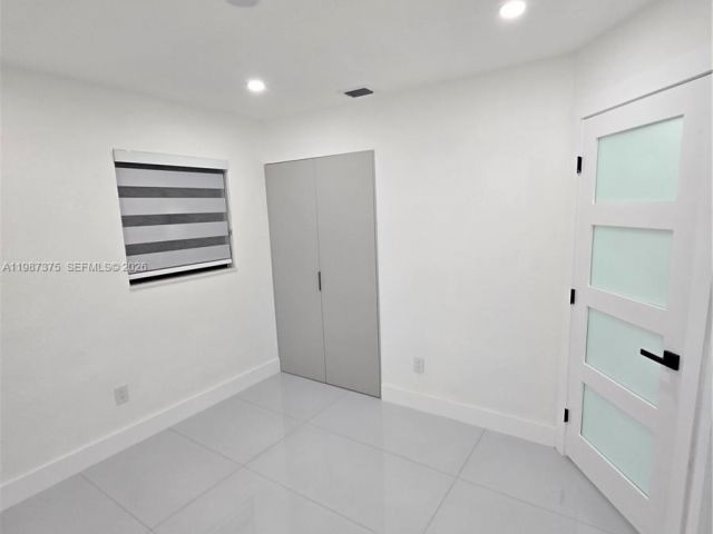 Дом в аренду по адресу 5551 NW 175th St 1 - фото 7519036